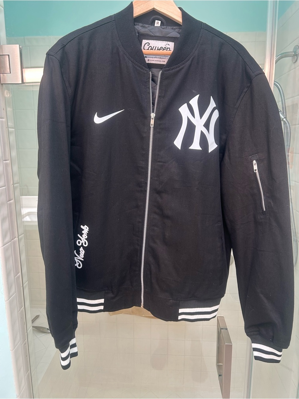 New York Yankees Black Bomber Jacket (not Nike) Never worn - Picture 1 of 4
